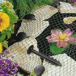 AllPondSolutions pond cover net, 6 x 4m, with pegs